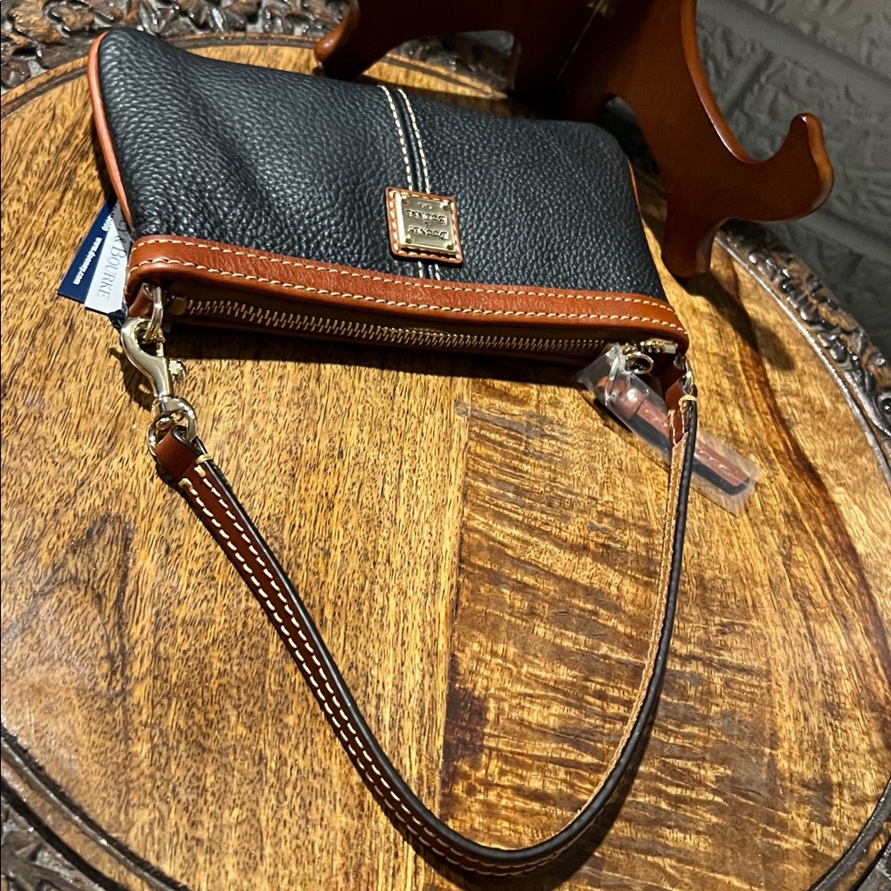 Dooney & Bourke Black Wristlet Pebble Grain Leather - Picture 8 of 16
